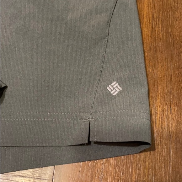 Columbia green shorts Size 10 - Picture 3 of 15